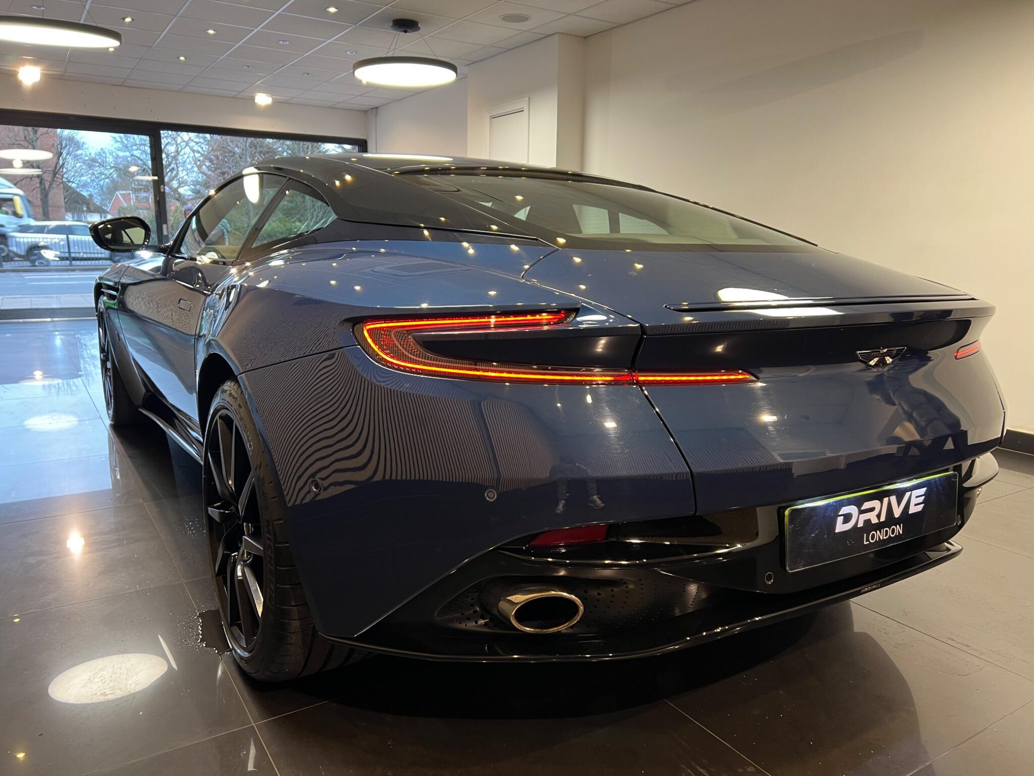 Aston Martin DB11